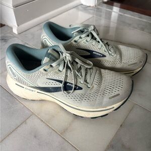 Brooks Ghost 14 Sneakers in Light Blue